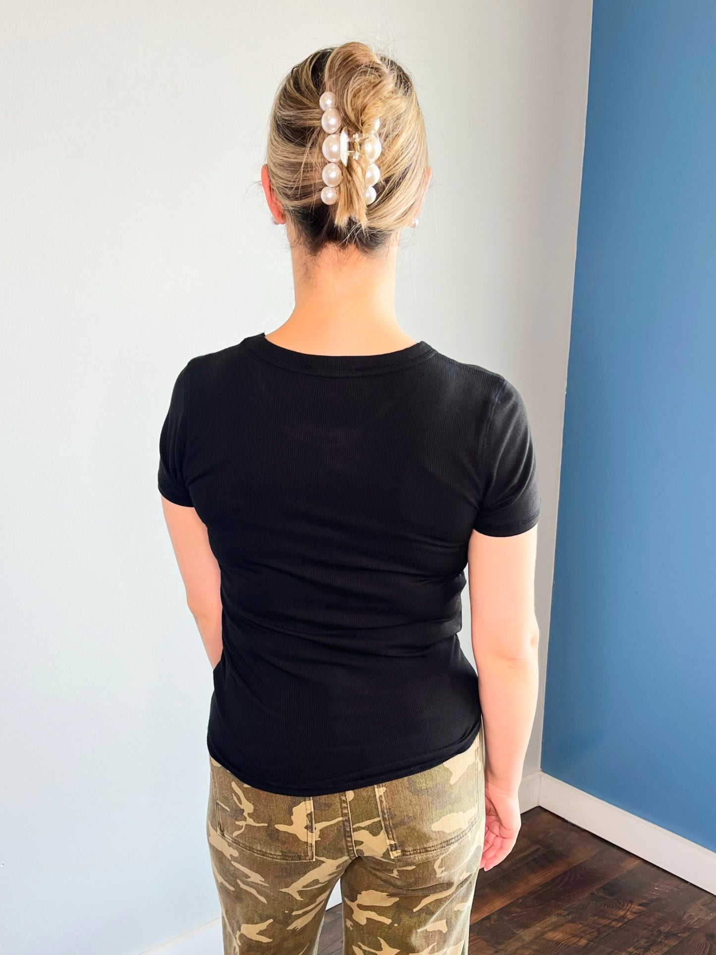 Laura Basic Ribbed Tee | Black
