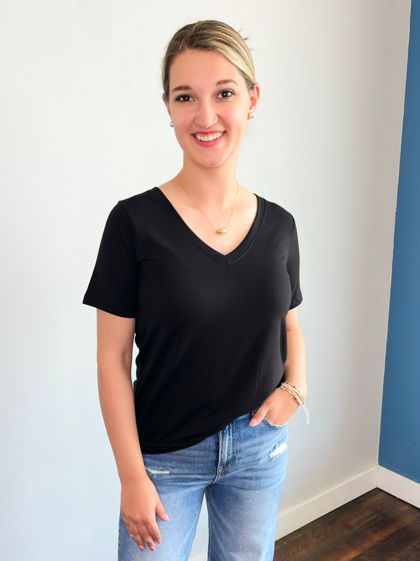 Riley Basic V-Neck Short Sleeve Tee | Black