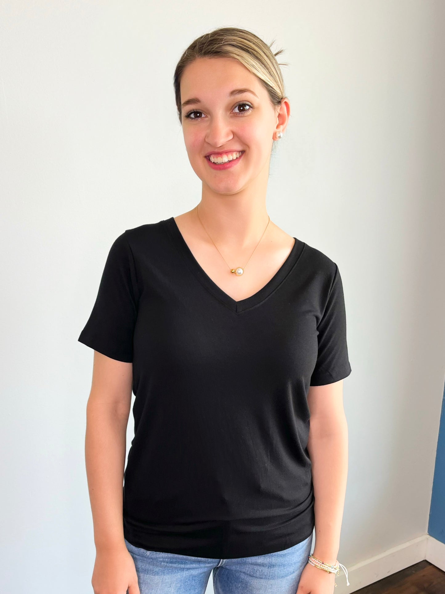 Riley Basic V-Neck Short Sleeve Tee | Black