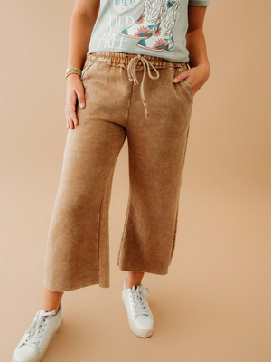 Amberly Fleece Cropped Sweatpants | Camel