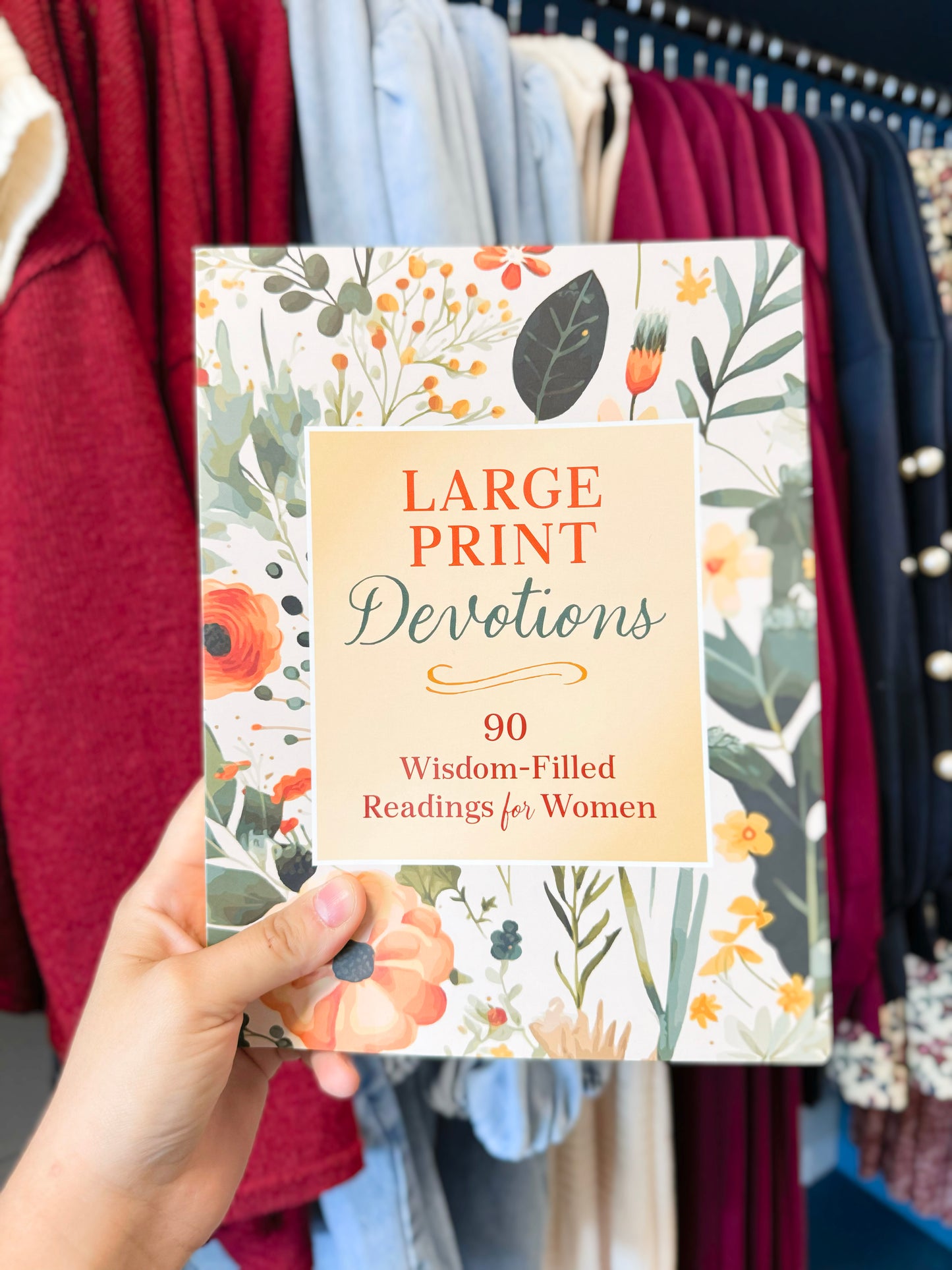 Large Print Devotions: 90 Wisdom-Filled Readings For Women