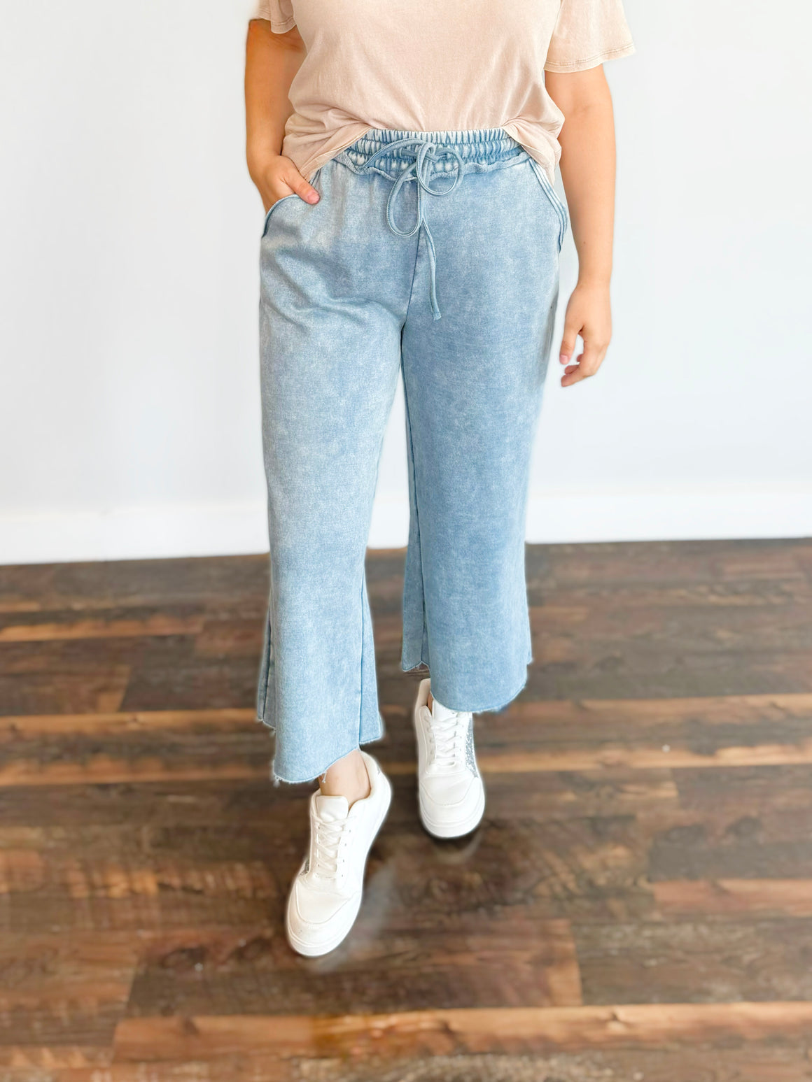 Amberly Fleece Cropped Sweatpants | Blue Grey