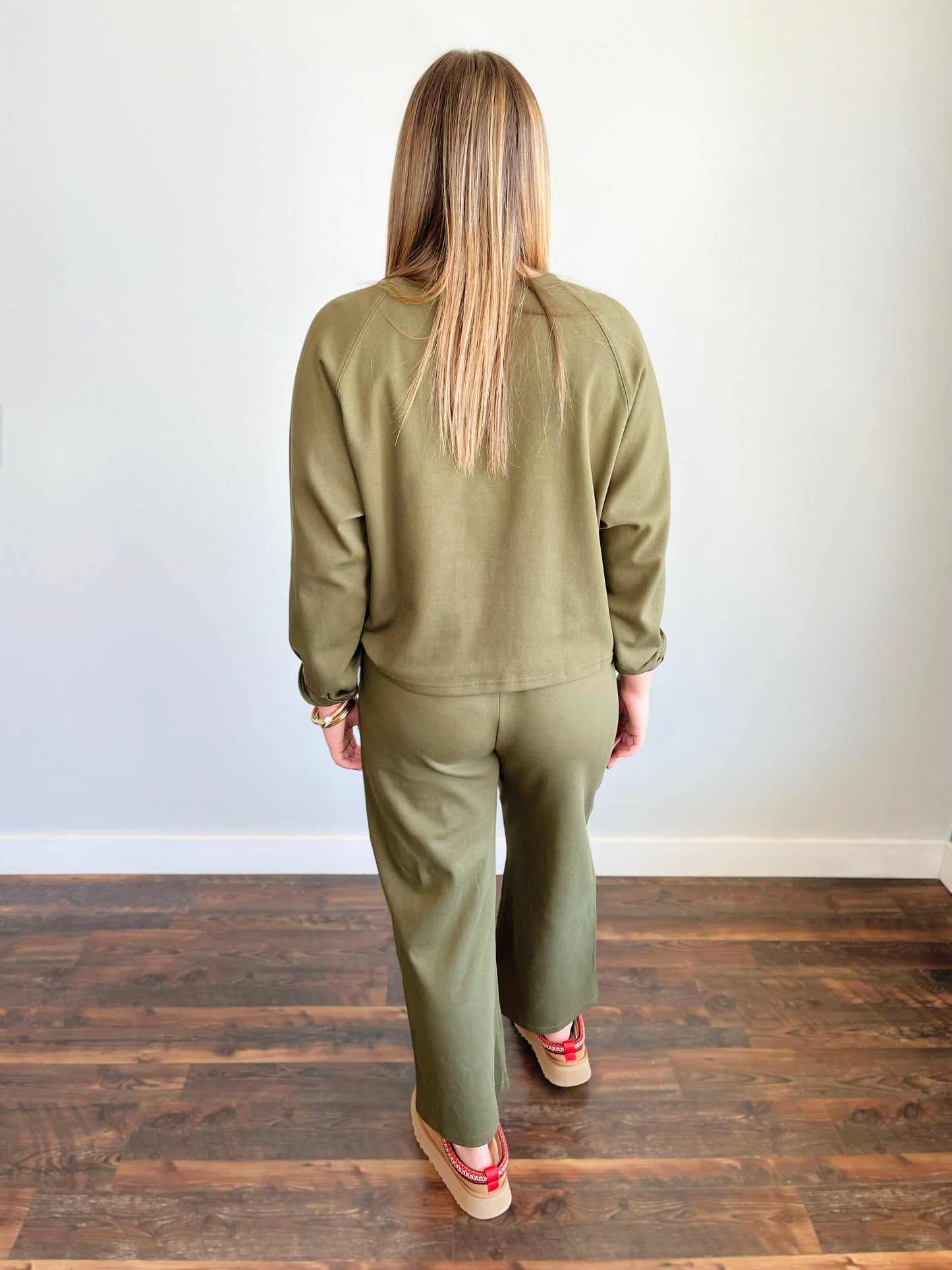 Vega V-neck Sweatshirt Set | Olive