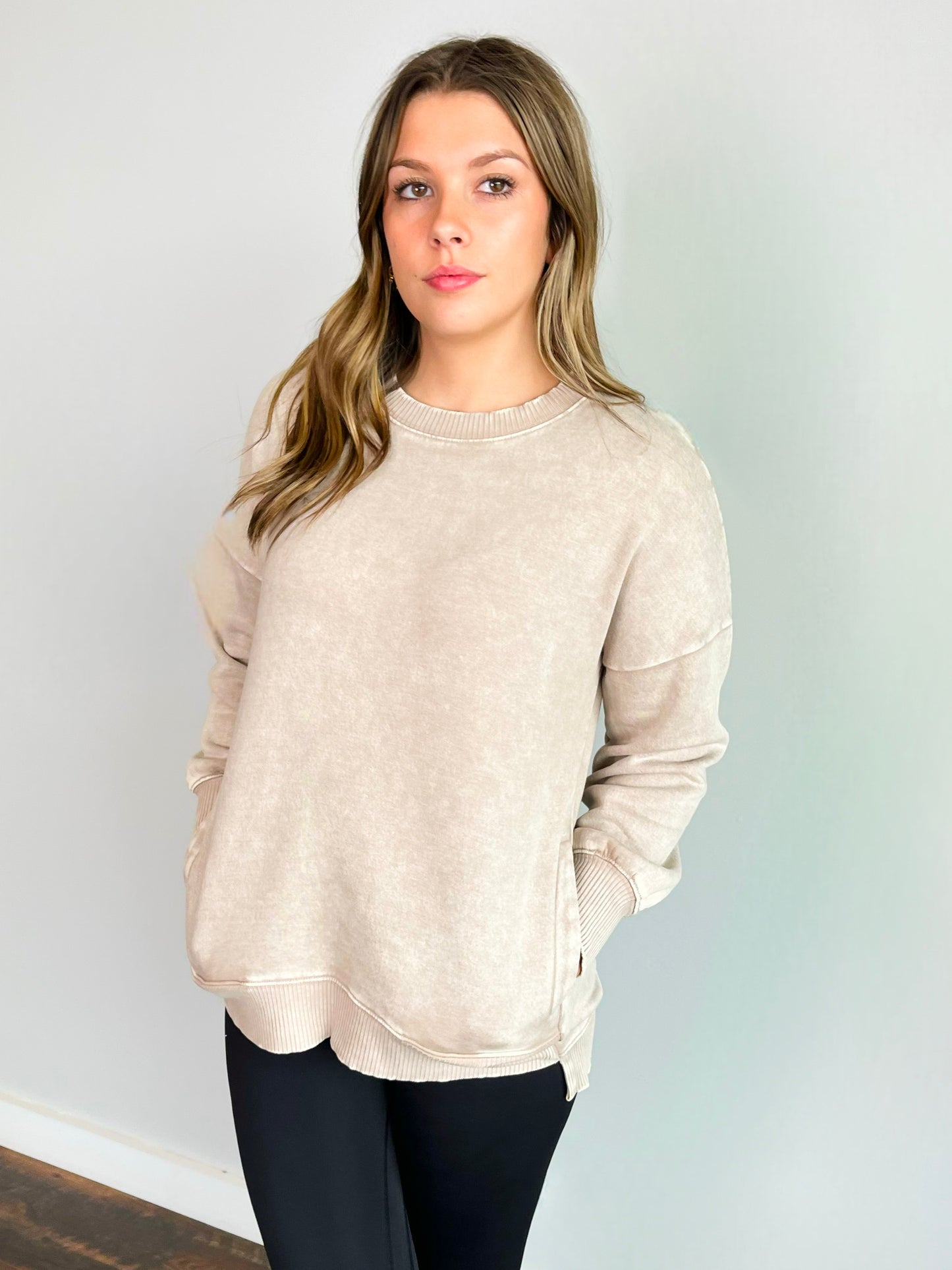 Halle Acid Wash High-Low Hem Pullover | Ash Mocha