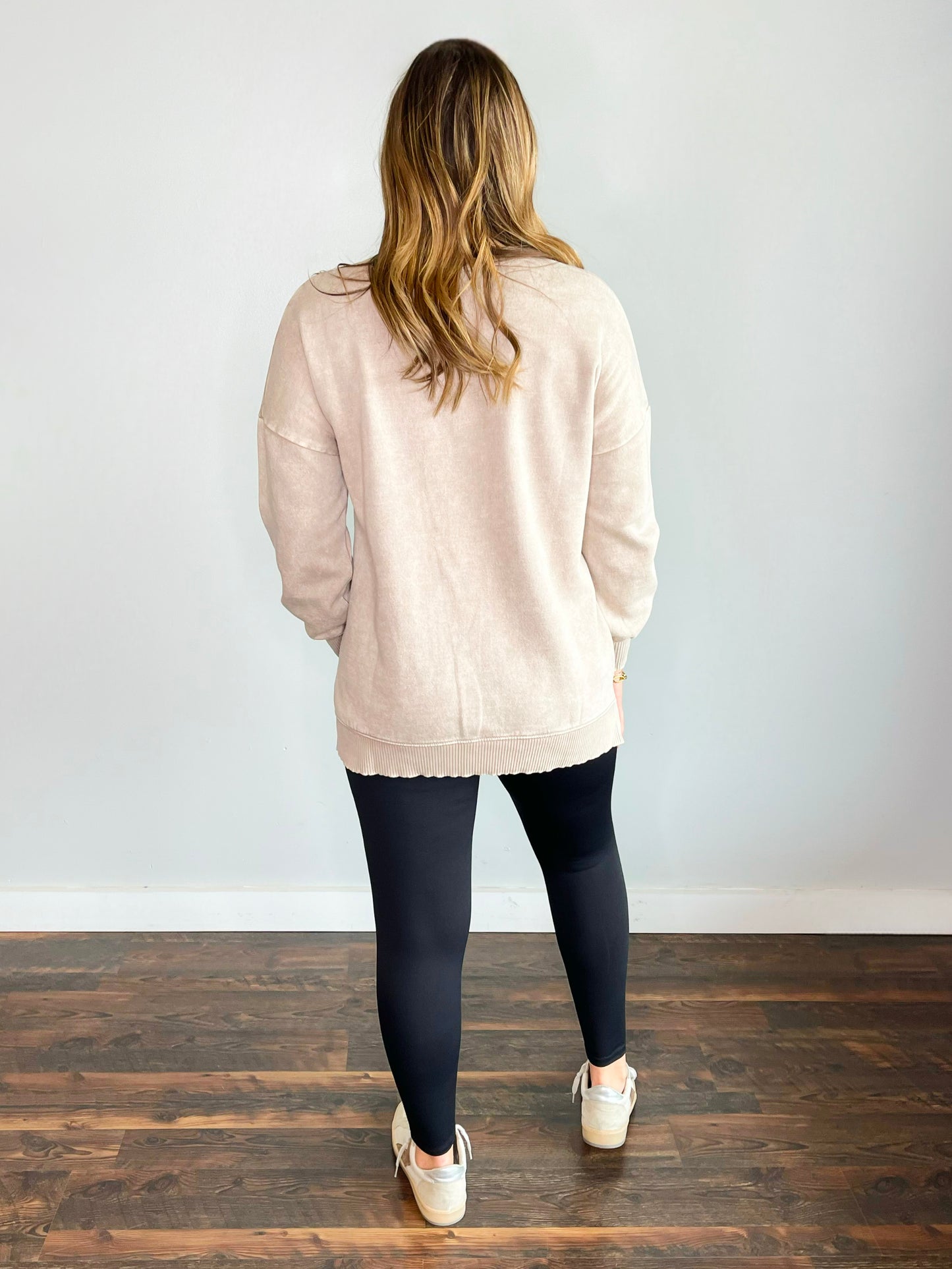 Halle Acid Wash High-Low Hem Pullover | Ash Mocha