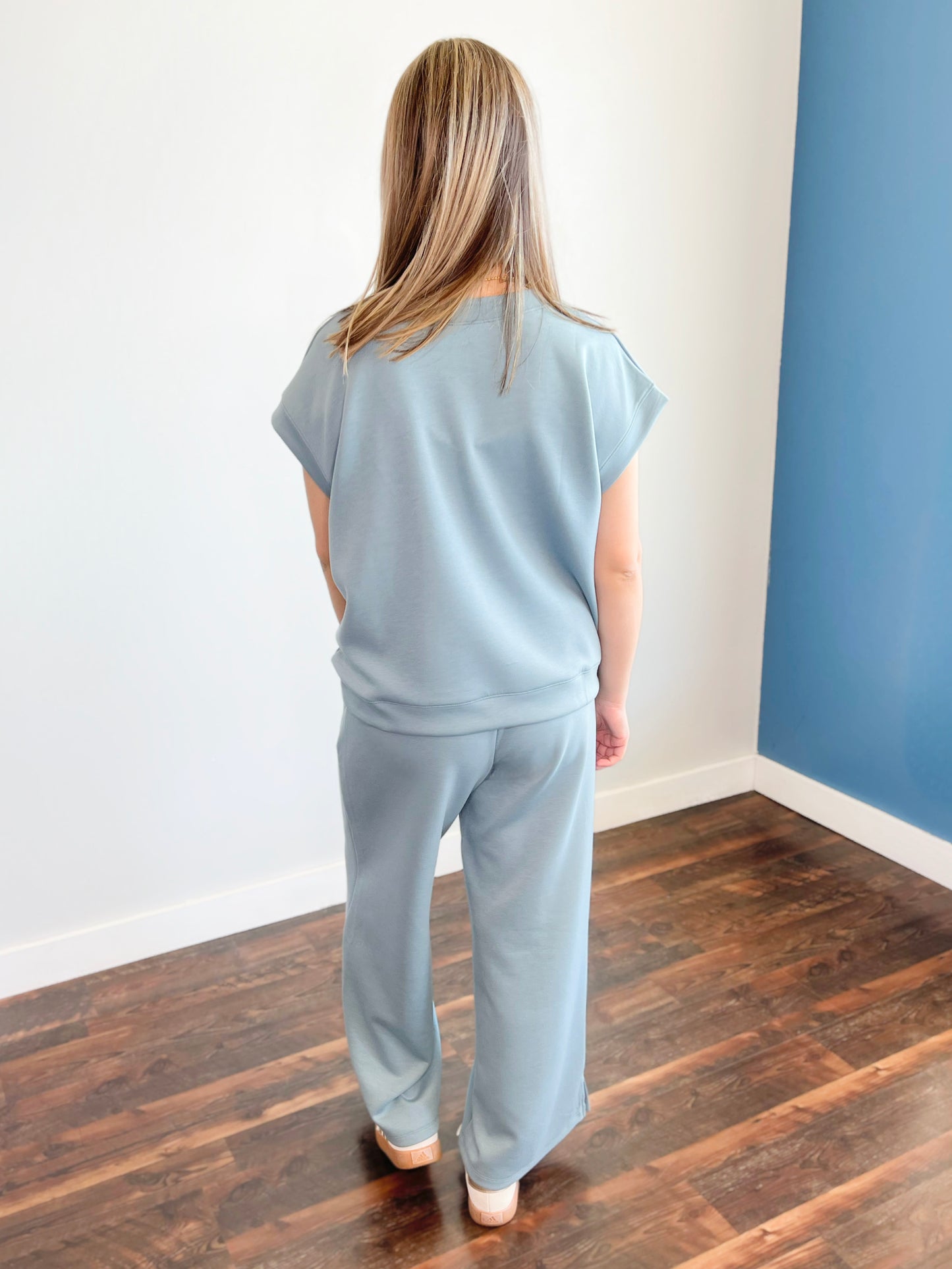 Fallon Scuba Short Sleeve Top and Sweatpants Set | Blue Grey