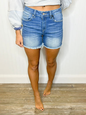 Savannah Frayed Hem Shorts | Medium Wash
